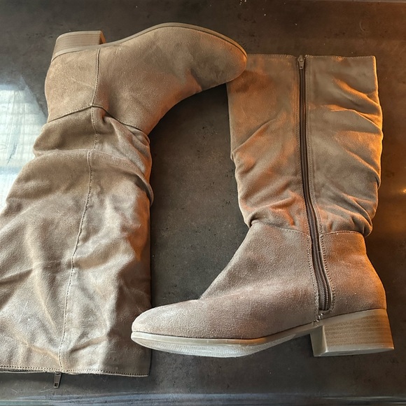 Brown Suede Women's Boots - Picture 2 of 4